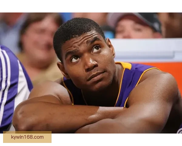 好久不见38岁拜纳姆现身洛杉矶骑行昔日湖人双冠功臣再引球迷回忆